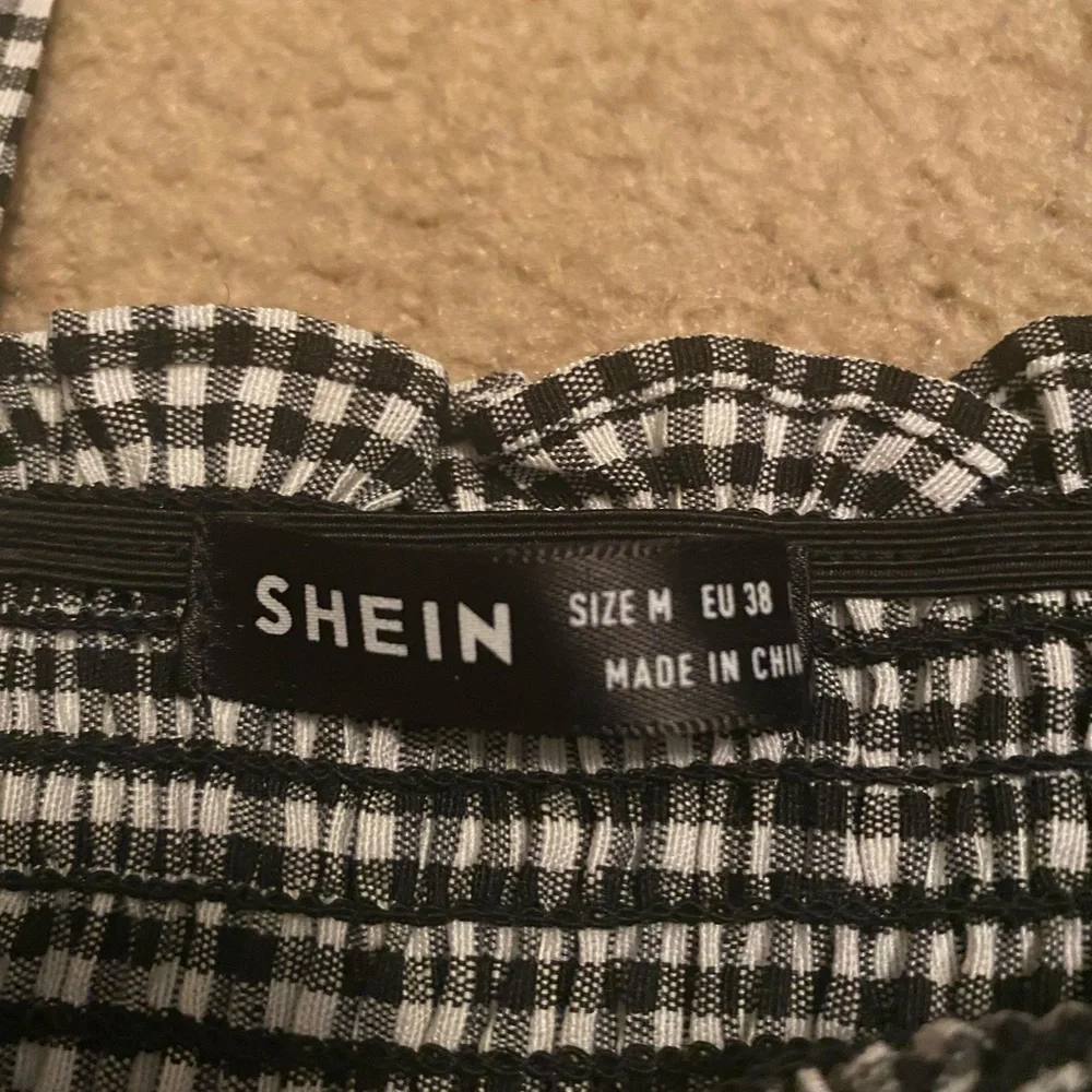 SHEIN ruffle crop top - Picture 2 of 3